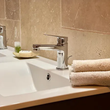 Château De Campanes Pensión